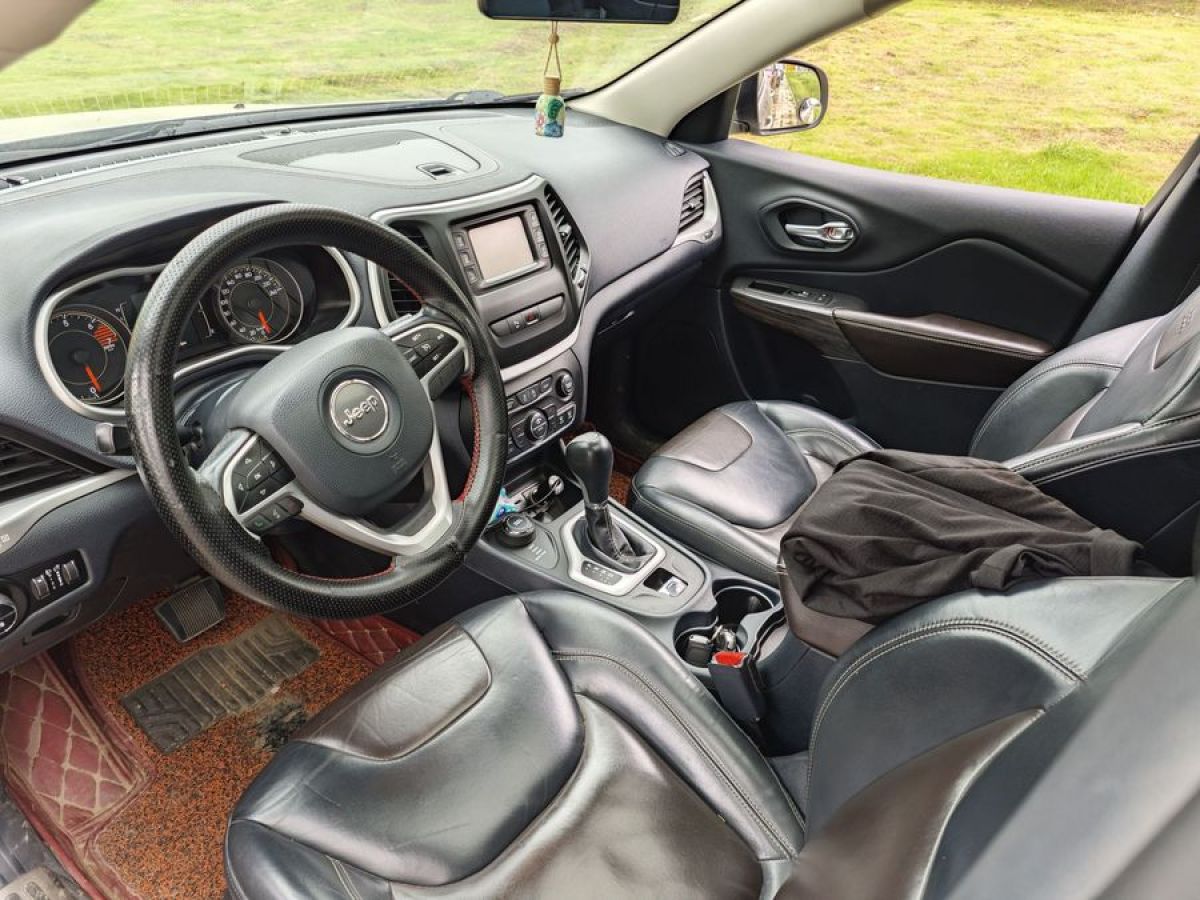 Jeep 自由光  2016款 2.4L 专业版图片