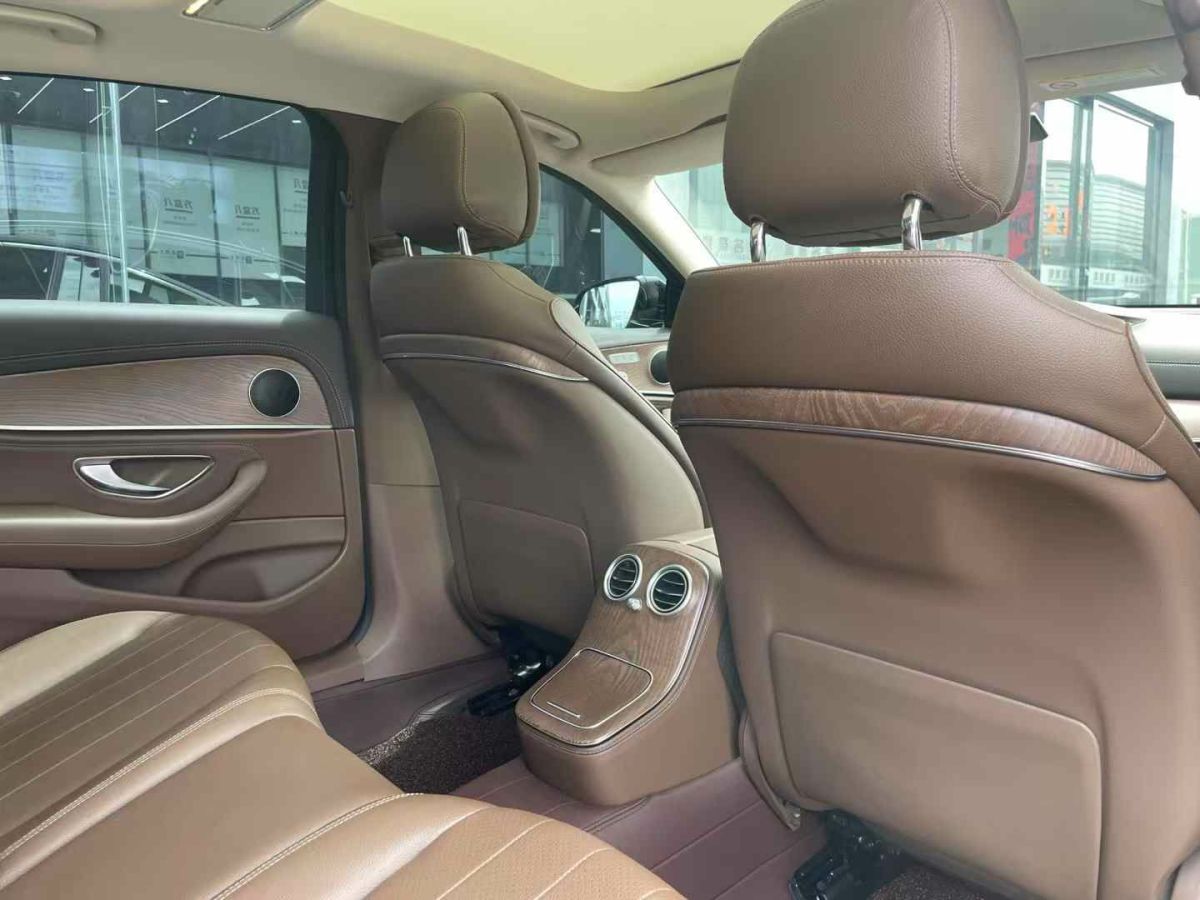 奔馳 奔馳E級(jí)新能源  2022款 E 350 e L 插電式混合動(dòng)力轎車圖片