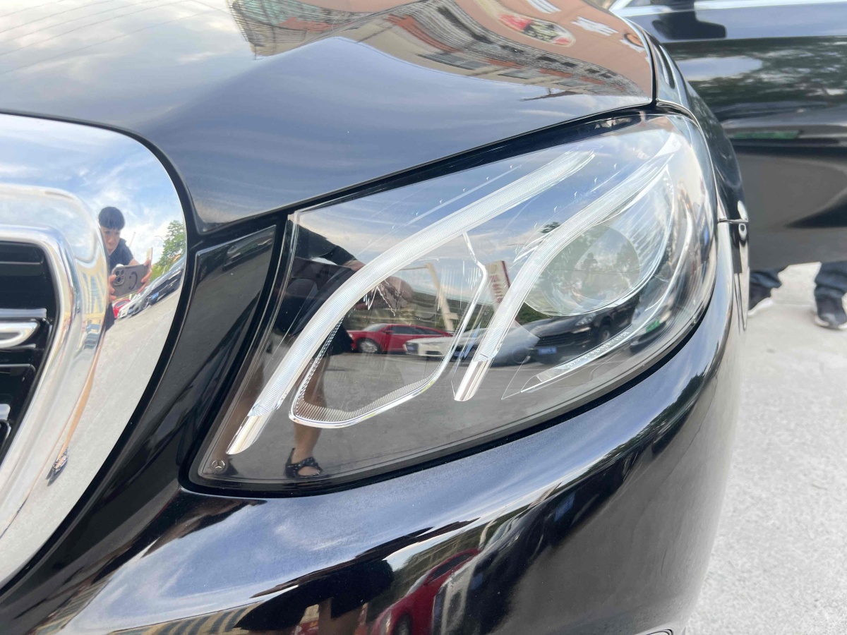 奔驰 奔驰E级  2019款 改款 E 300 L 豪华型图片