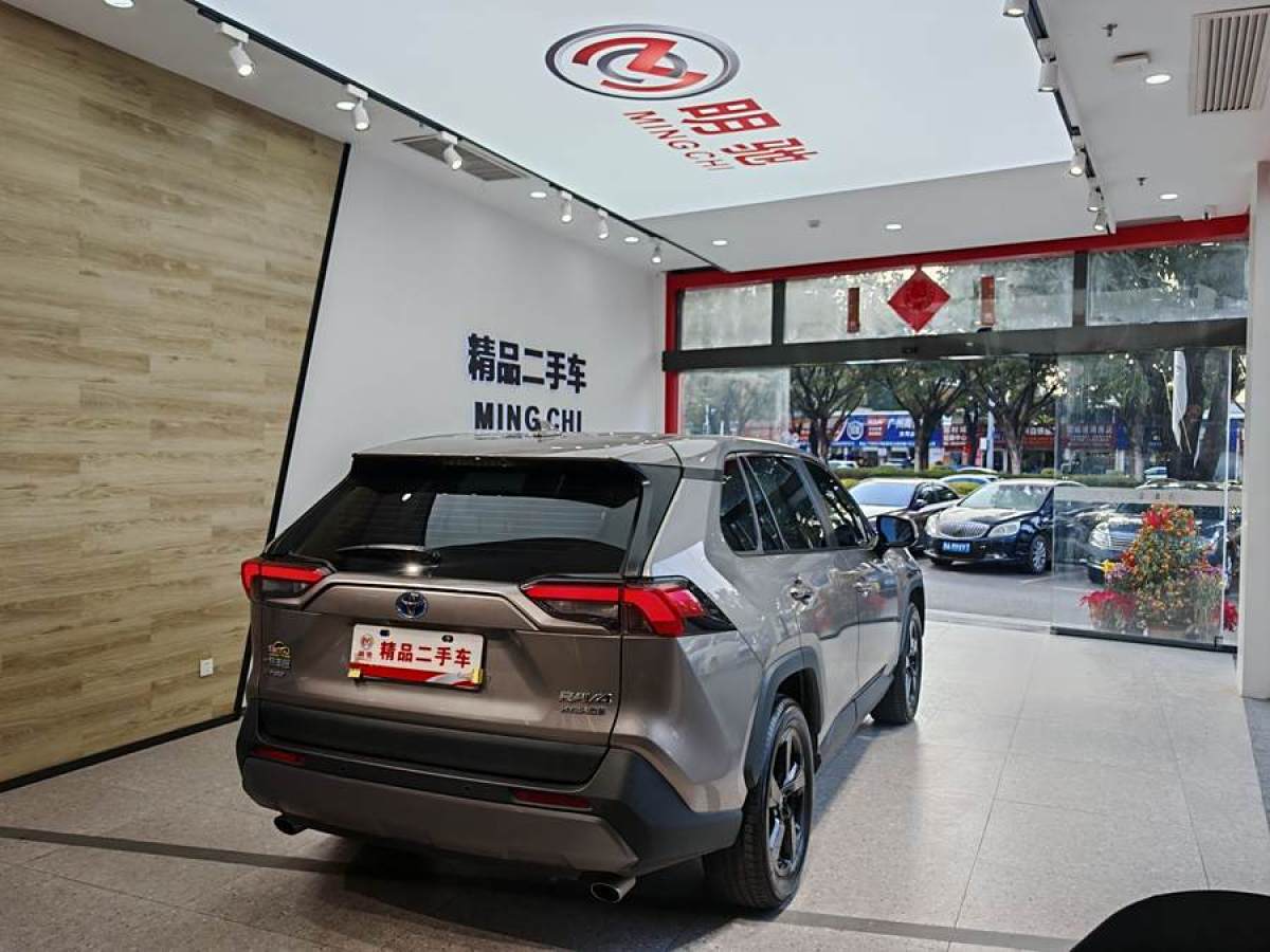 豐田 RAV4榮放  2023款 雙擎 2.5L E-CVT四驅(qū)精英Plus版圖片