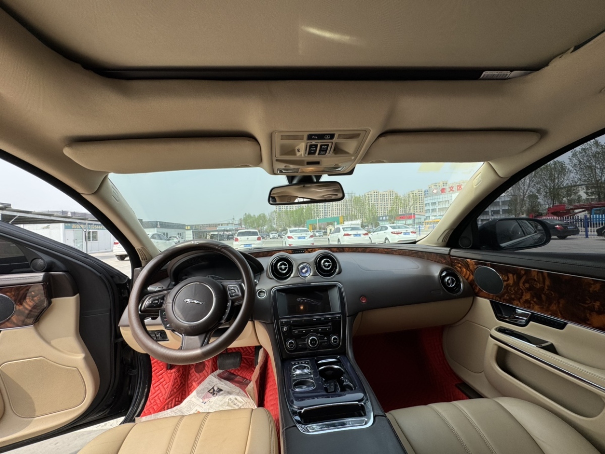 2013年2月捷豹 XJ  2012款 XJL 3.0 全景商務(wù)版