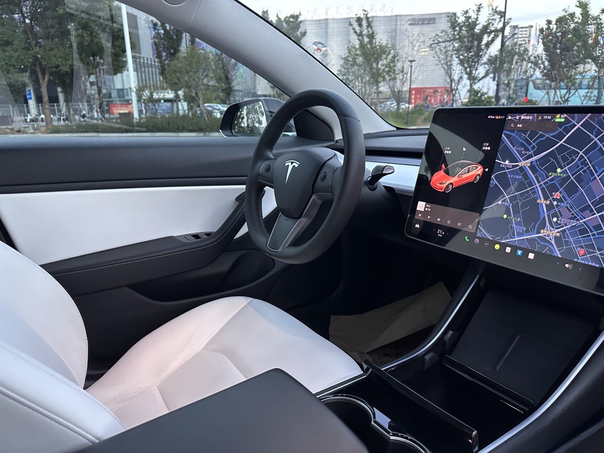 特斯拉 Model 3  2019款 標(biāo)準(zhǔn)續(xù)航后驅(qū)升級版圖片