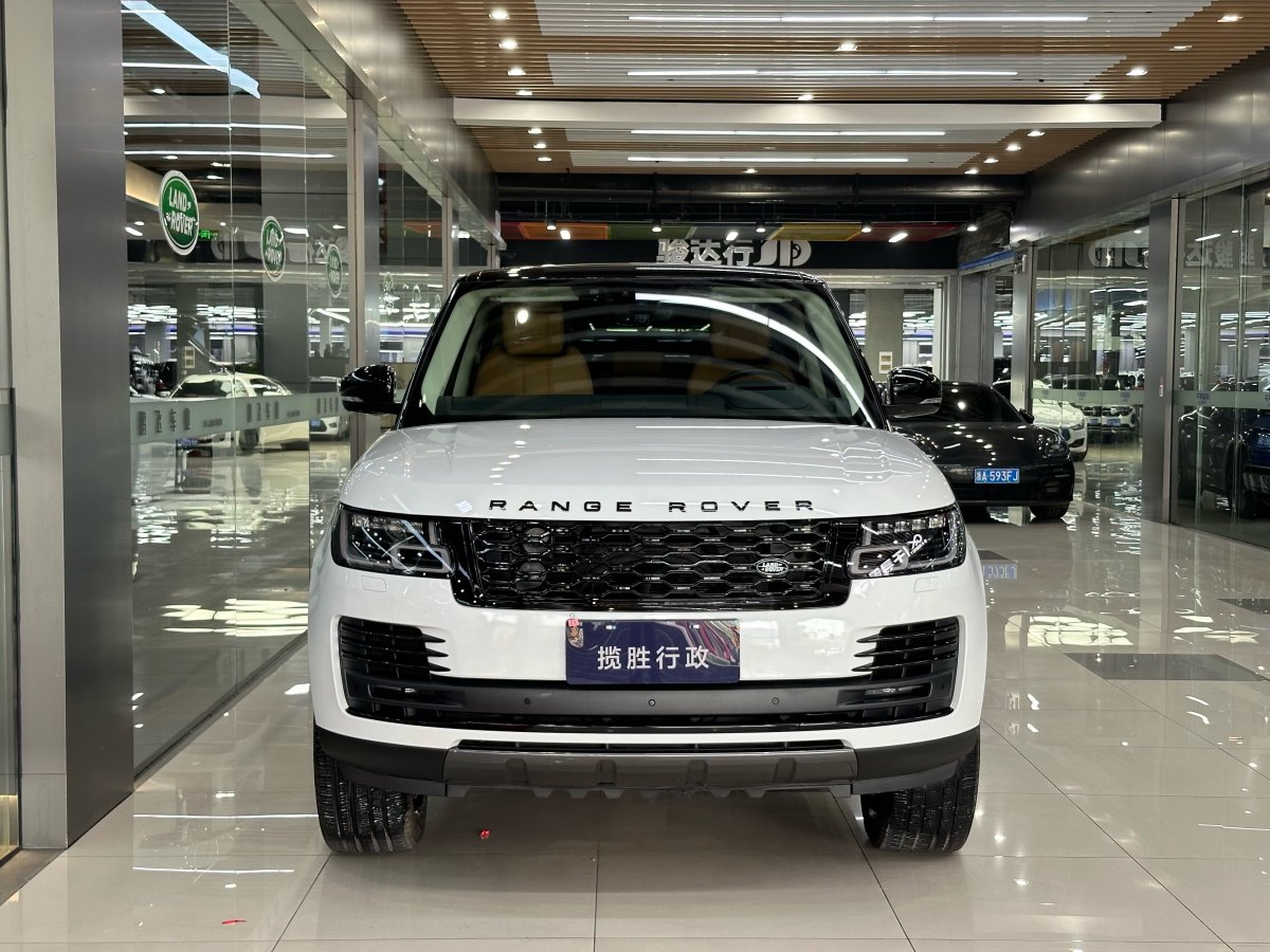 路虎 攬勝  2020款 3.0 L6 尊崇創(chuàng)世加長版圖片