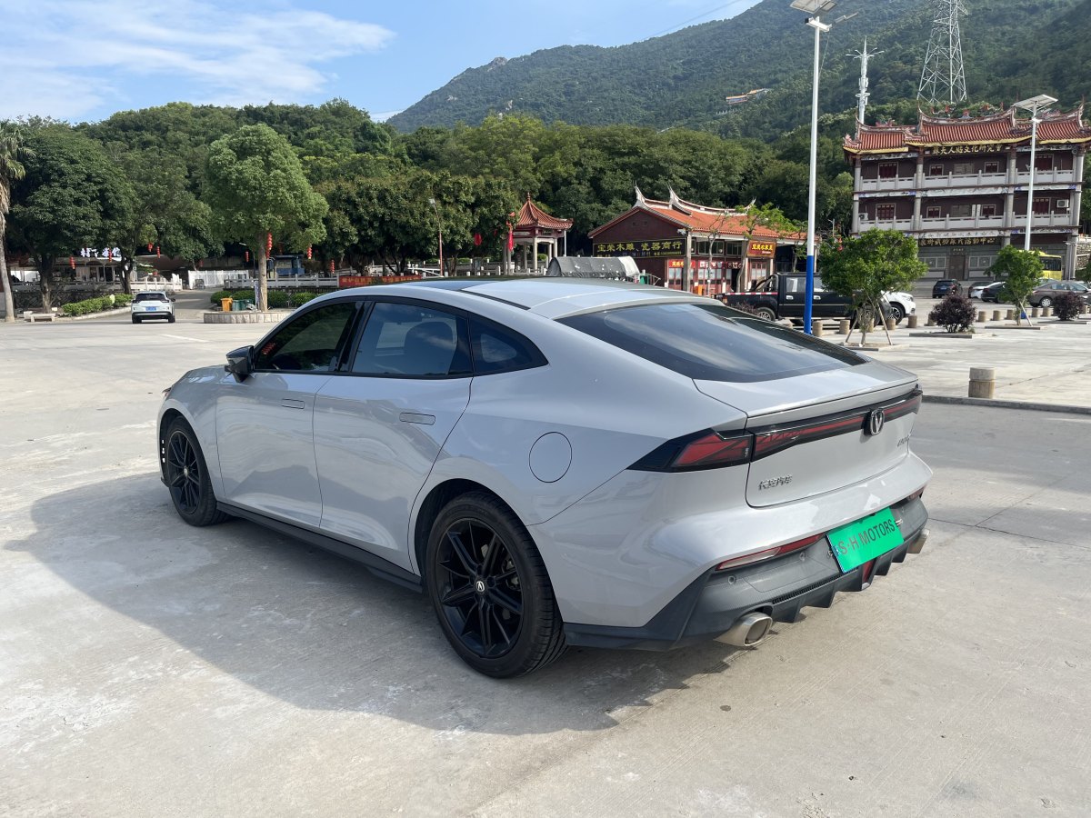 長安 長安UNI-V  2022款 1.5T 尊貴型圖片