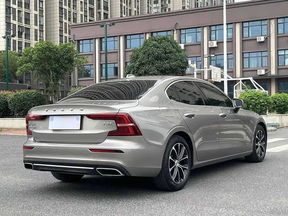 2020年8月沃爾沃 S60L  2020款 T4 智逸豪華版