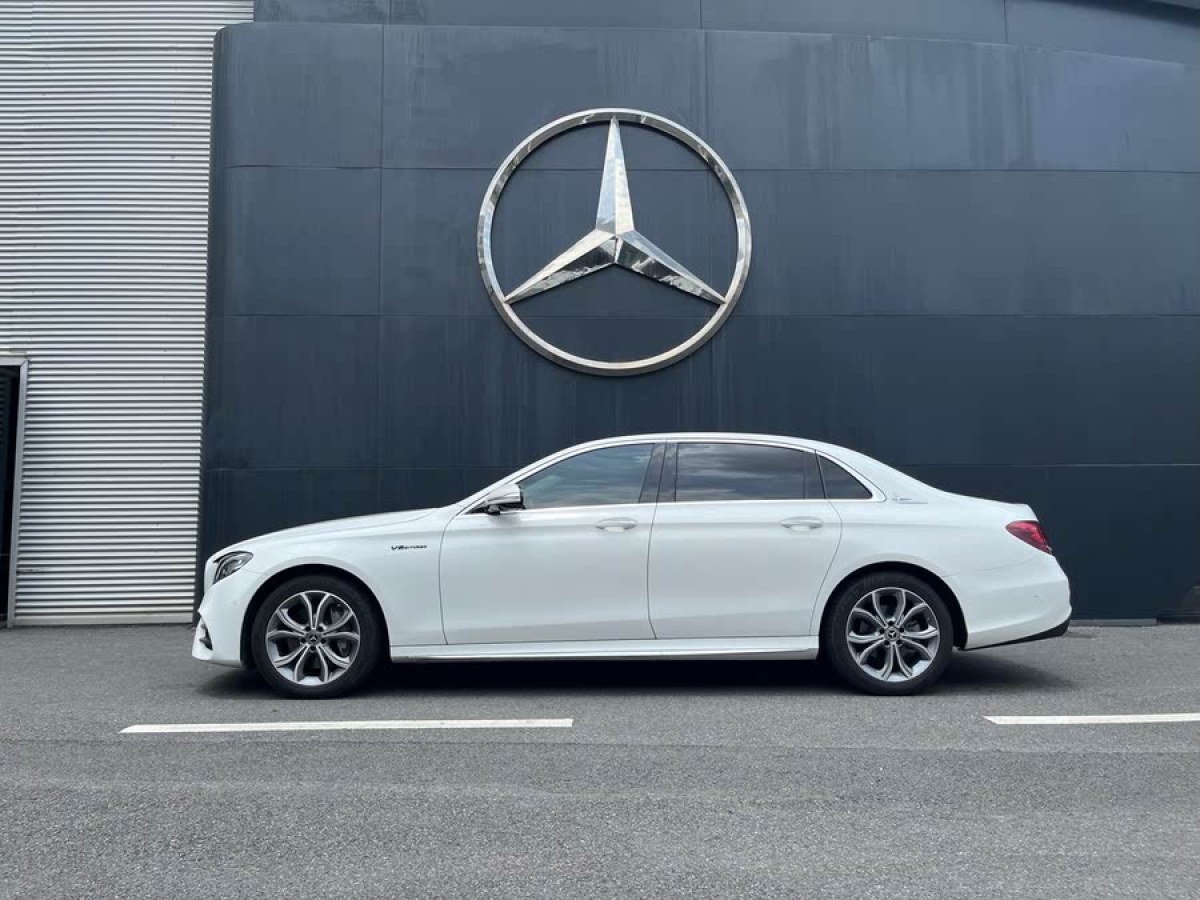 奔馳 奔馳E級  2020款 改款 E 300 L 運動時尚型圖片