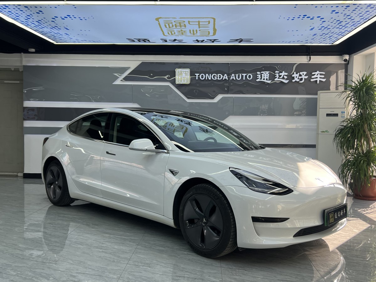 特斯拉 Model 3  2020款 改款 標(biāo)準(zhǔn)續(xù)航后驅(qū)升級版圖片