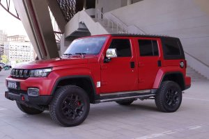 BJ40 北京 2.0D 自動四驅(qū)刀鋒英雄版?zhèn)b客型