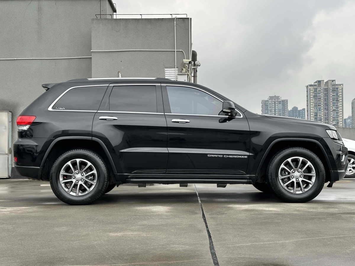 Jeep 大切諾基  2014款 3.0L 舒享導(dǎo)航版圖片