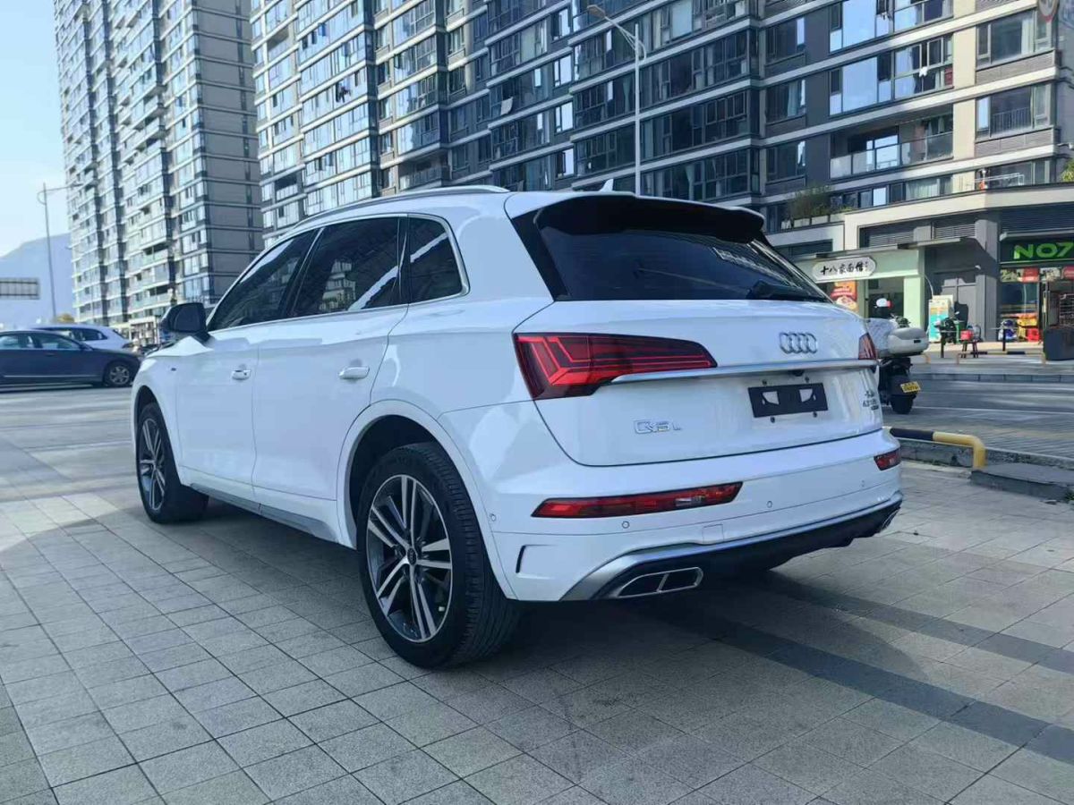 奧迪 奧迪Q5 e-tron  2022款 40 e-tron 星耀型 機甲套裝圖片