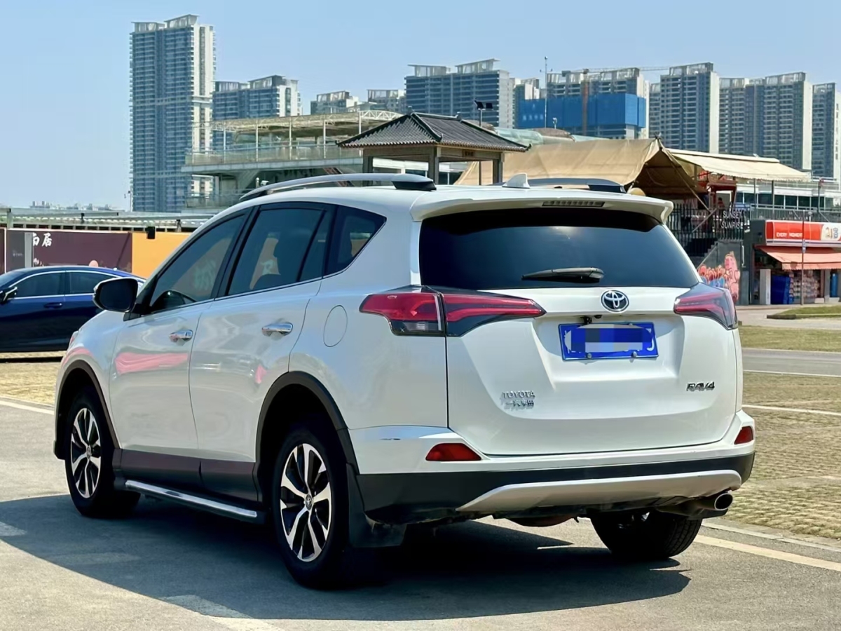 2018年1月豐田 RAV4  2016款 榮放 2.0L CVT兩驅(qū)智尚版