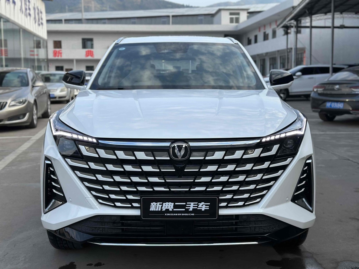 長(zhǎng)安 UNI-T  2023款 1.5T 尊貴型圖片