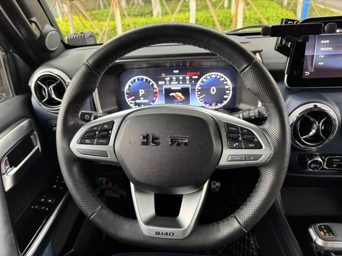 北京 BJ40  2020款 2.0T 自動(dòng)四驅(qū)城市獵人版至尊型圖片