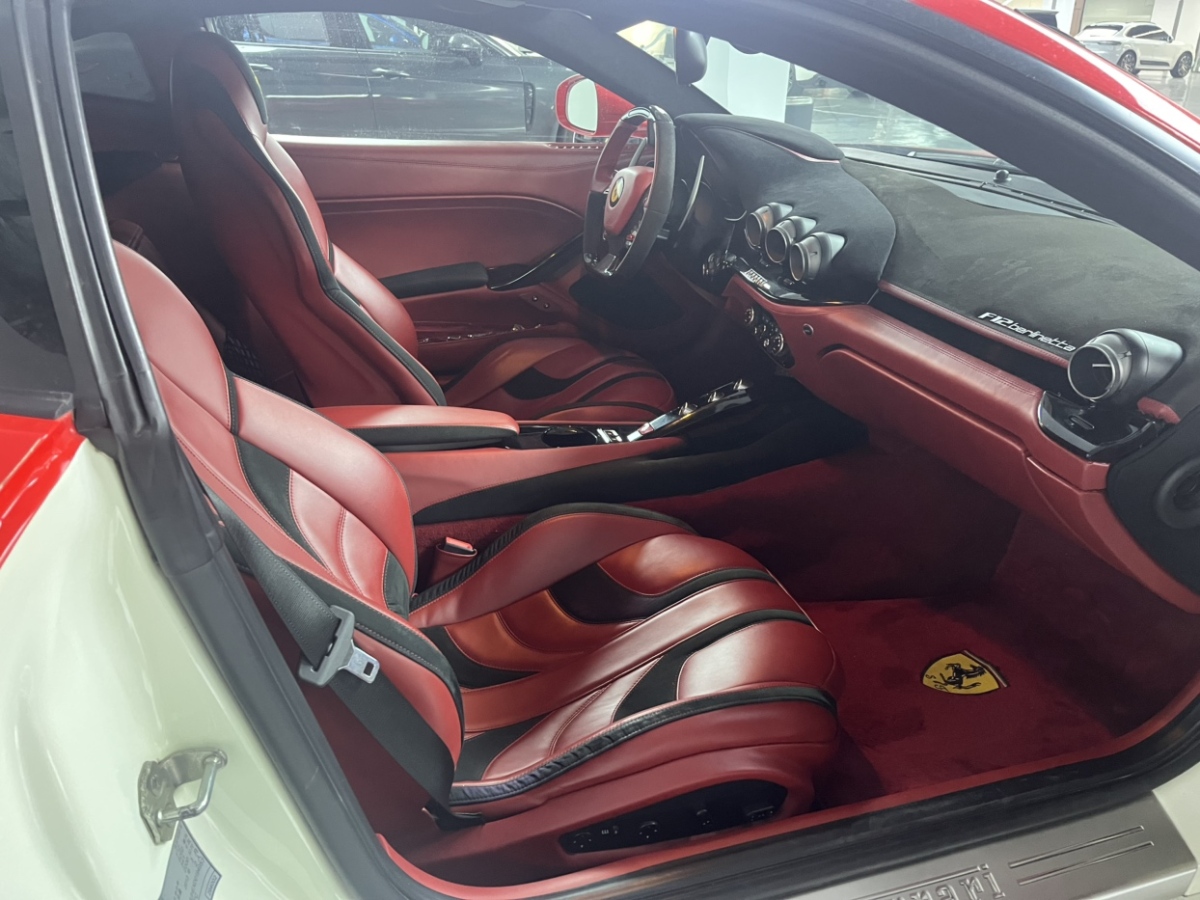 法拉利 F12berlinetta  2013款 6.3L 標(biāo)準(zhǔn)型圖片