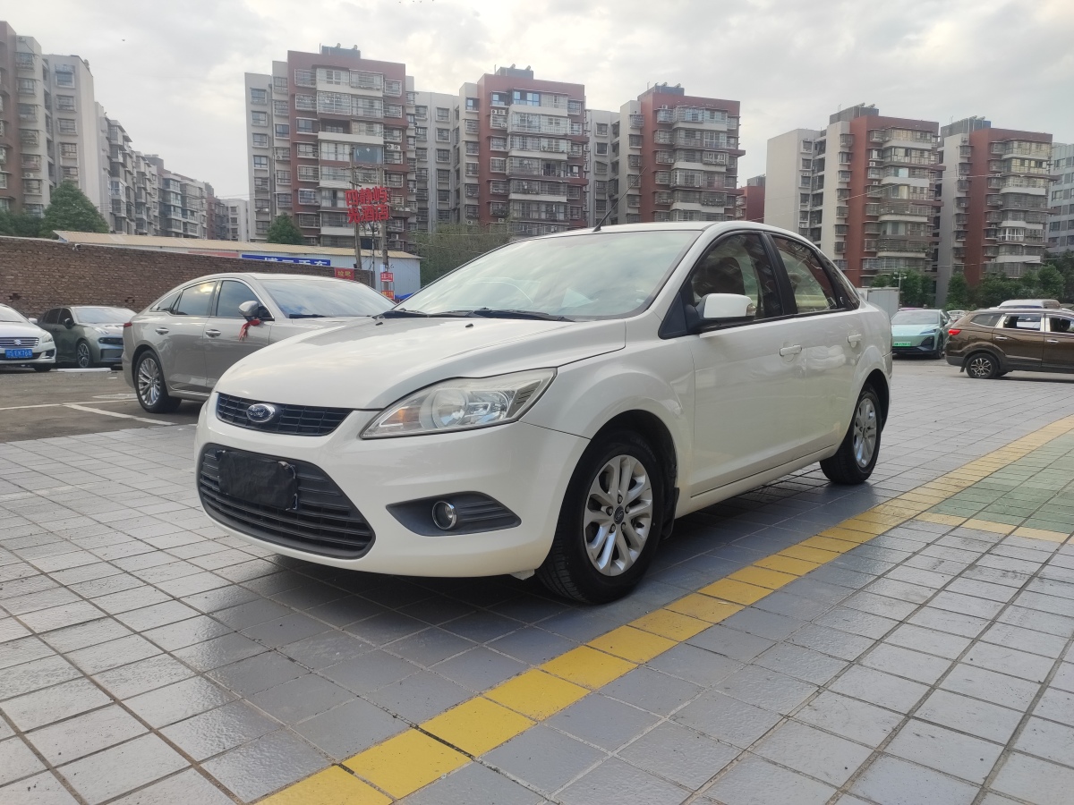 福特 ?？怂? 2013款 三廂經(jīng)典 1.8L 手動(dòng)基本型圖片