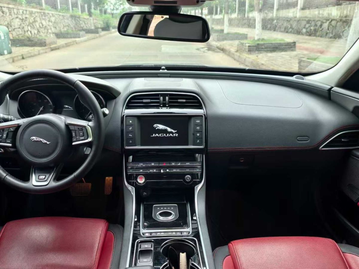 捷豹 XE  2017款 2.0T 200PS R-Sport圖片
