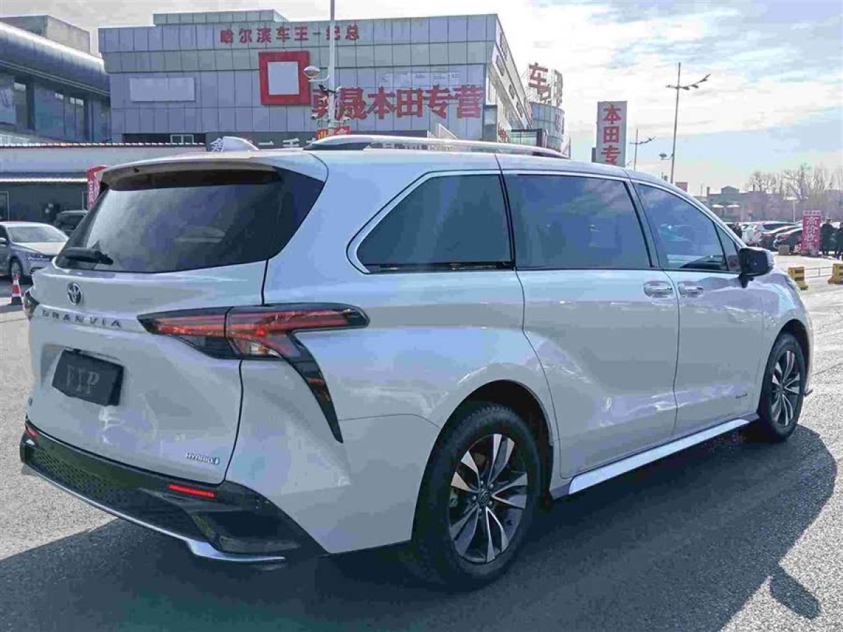 豐田 格瑞維亞  2023款 2.5L混動(dòng) 尊爵VIP版圖片