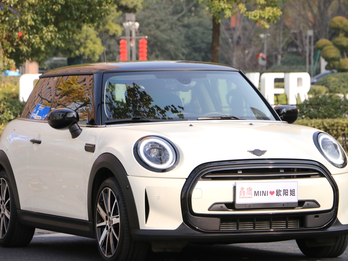 MINI MINI  2023款 改款 1.5T COOPER 藝術(shù)家圖片