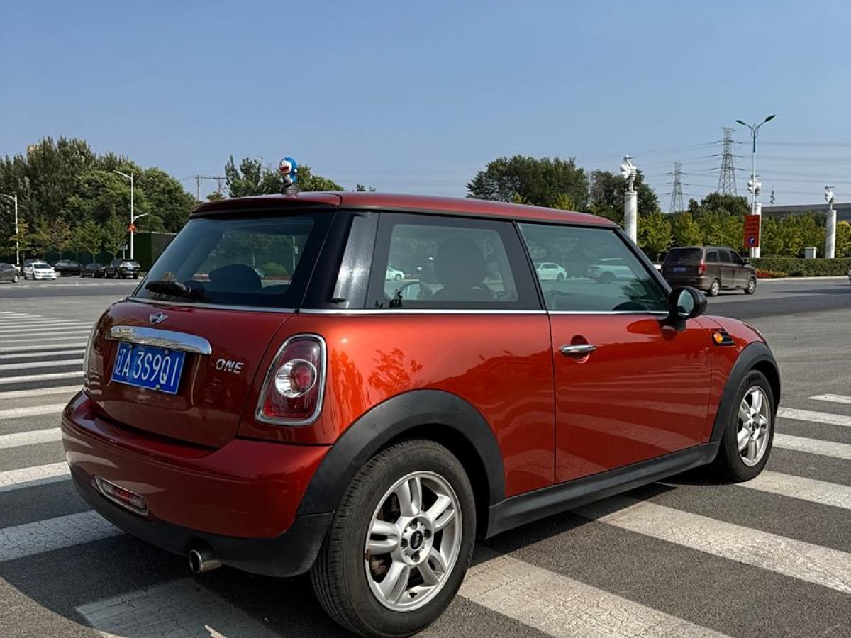 2011年8月MINI COUNTRYMAN  2011款 1.6L ONE