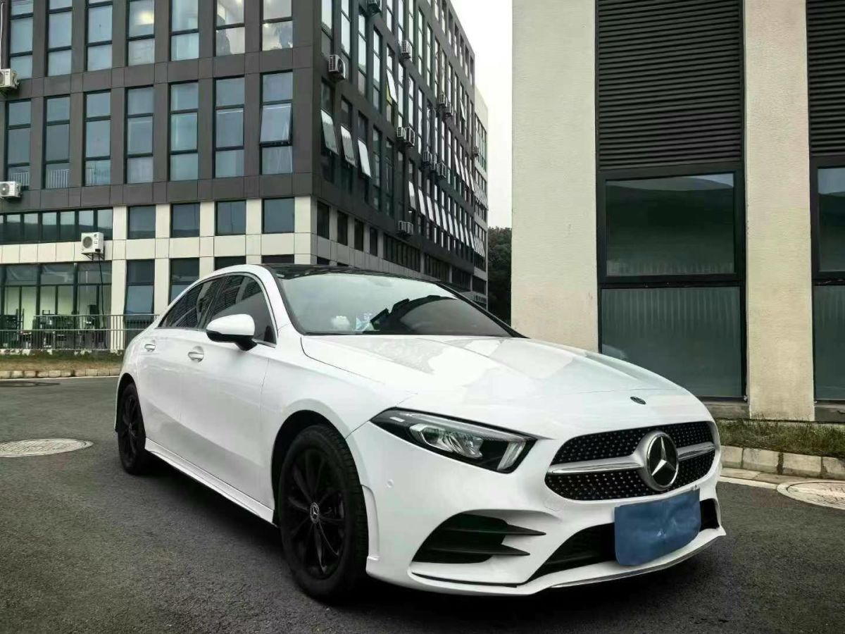 奔馳 奔馳A級  2019款  A 220 L 4MATIC 運動轎車圖片