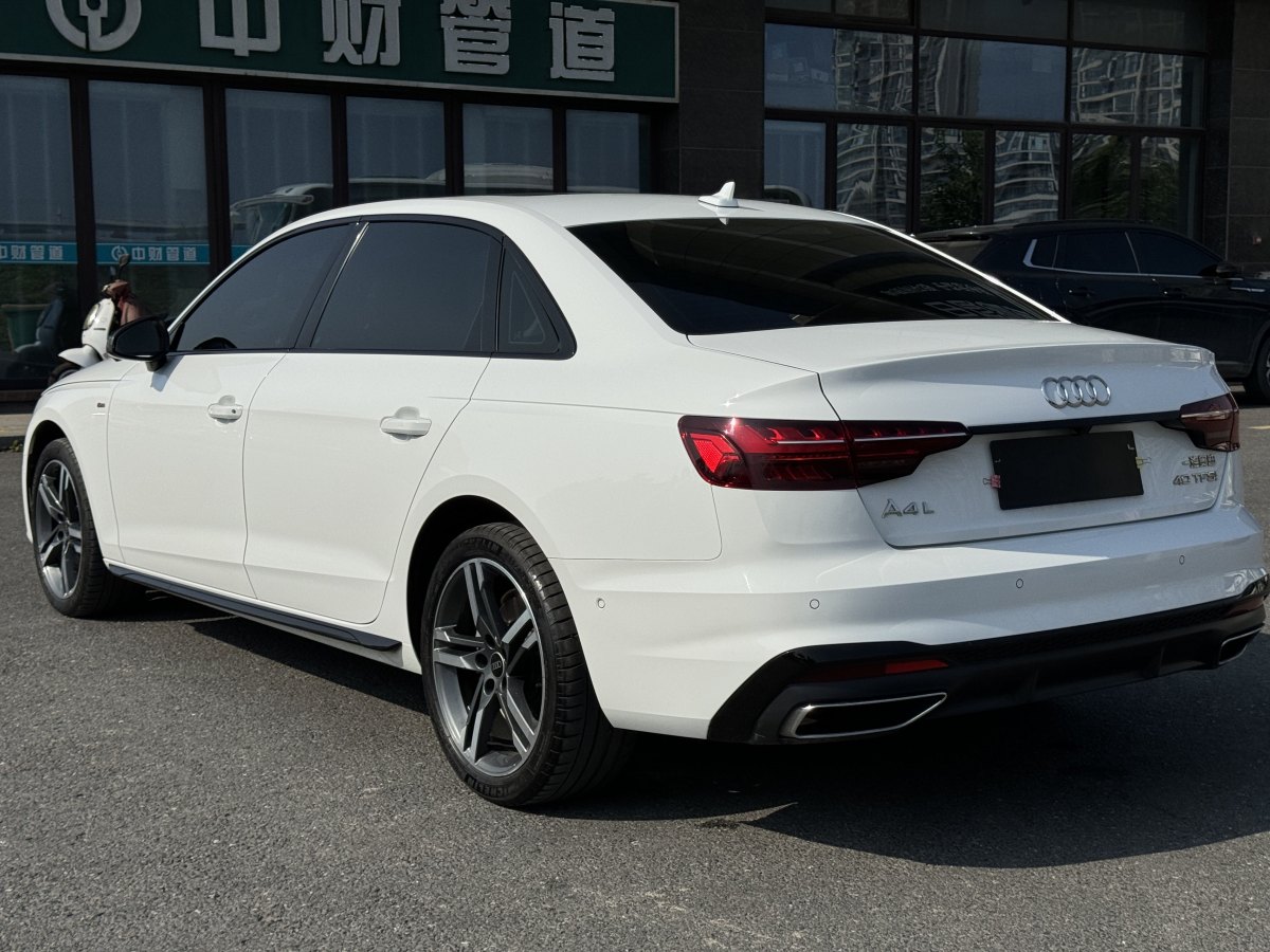 奧迪 奧迪A4L  2022款 40 TFSI 豪華動感型圖片