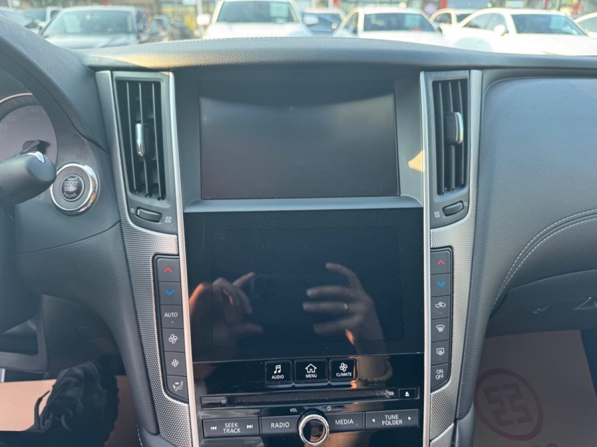 英菲尼迪 Q50L  2018款 2.0T 進(jìn)享版 國(guó)VI圖片