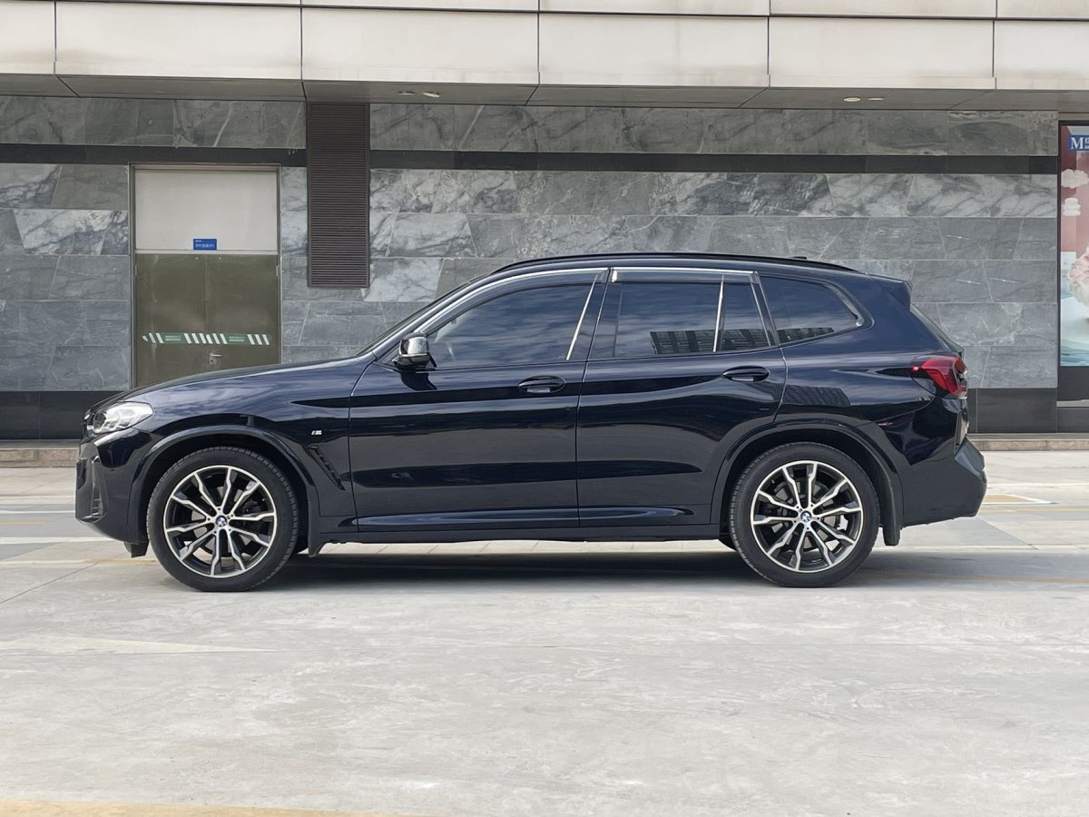 寶馬 寶馬X3  2022款 xDrive30i 領(lǐng)先型 M曜夜套裝圖片