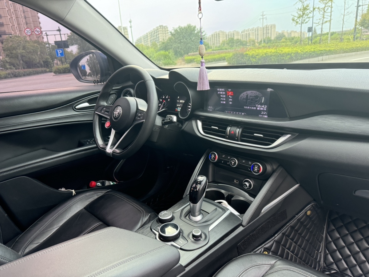 2019年4月阿爾法·羅密歐 Stelvio  2017款 2.0T 200HP 精英版