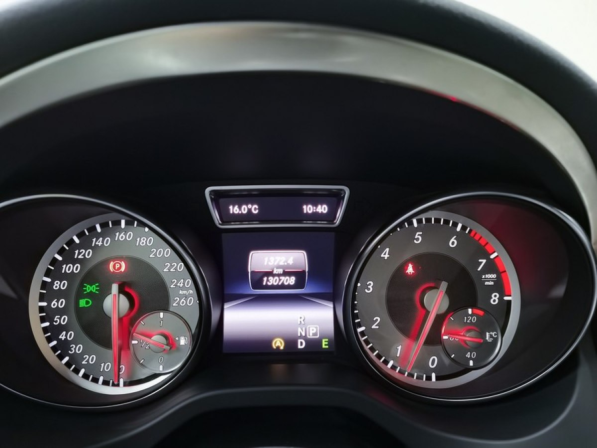 奔驰 奔驰GLA  2015款 GLA 260 4MATIC 运动型图片