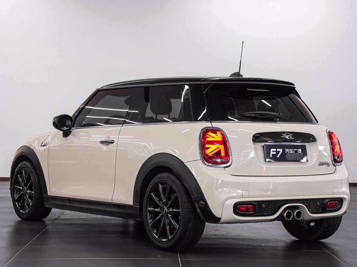 MINI MINI  2020款 2.0T COOPER S 經(jīng)典派圖片