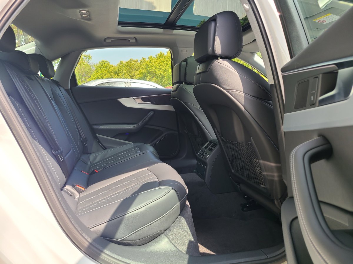 奧迪 奧迪A4L  2023款 40 TFSI 豪華動感型圖片
