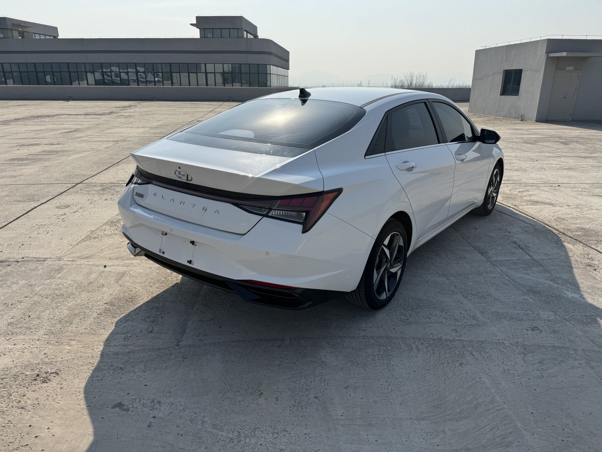 現(xiàn)代 伊蘭特  2022款 1.5L CVT LUX尊貴版圖片