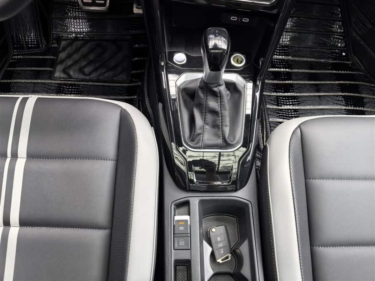 大眾 T-ROC探歌  2023款 300TSI DSG兩驅(qū)星光版圖片