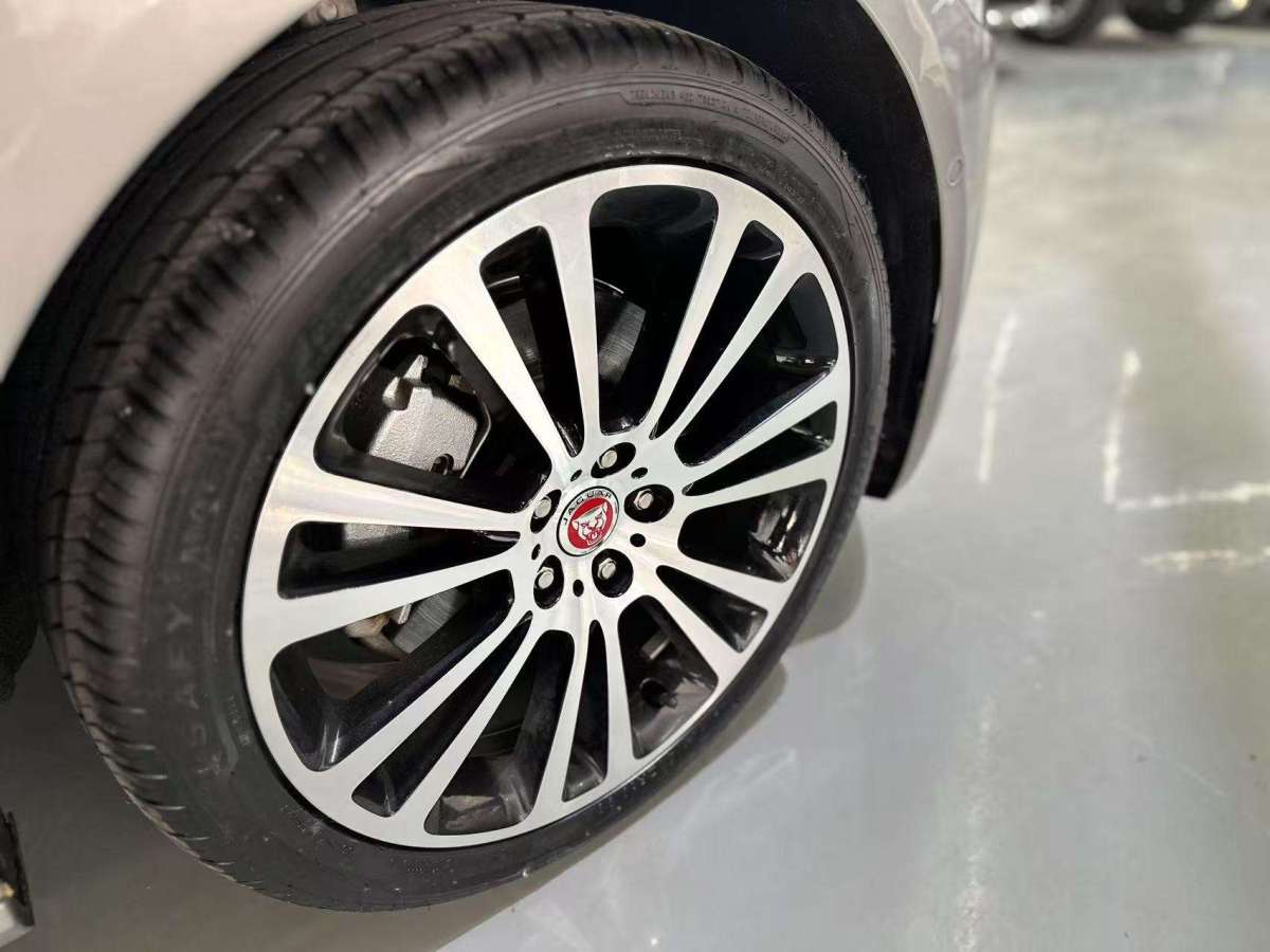 捷豹 XFL  2024款 2.0T P250 兩驅(qū)尊享豪華版圖片