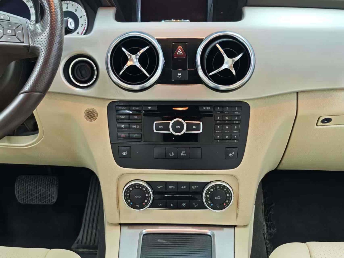 奔馳 奔馳GLK級(jí)  2013款 GLK 300 4MATIC 動(dòng)感天窗型圖片