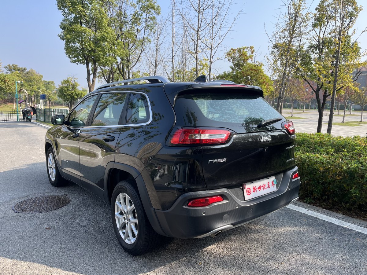 Jeep 自由光  2017款 2.0L 優(yōu)越版圖片