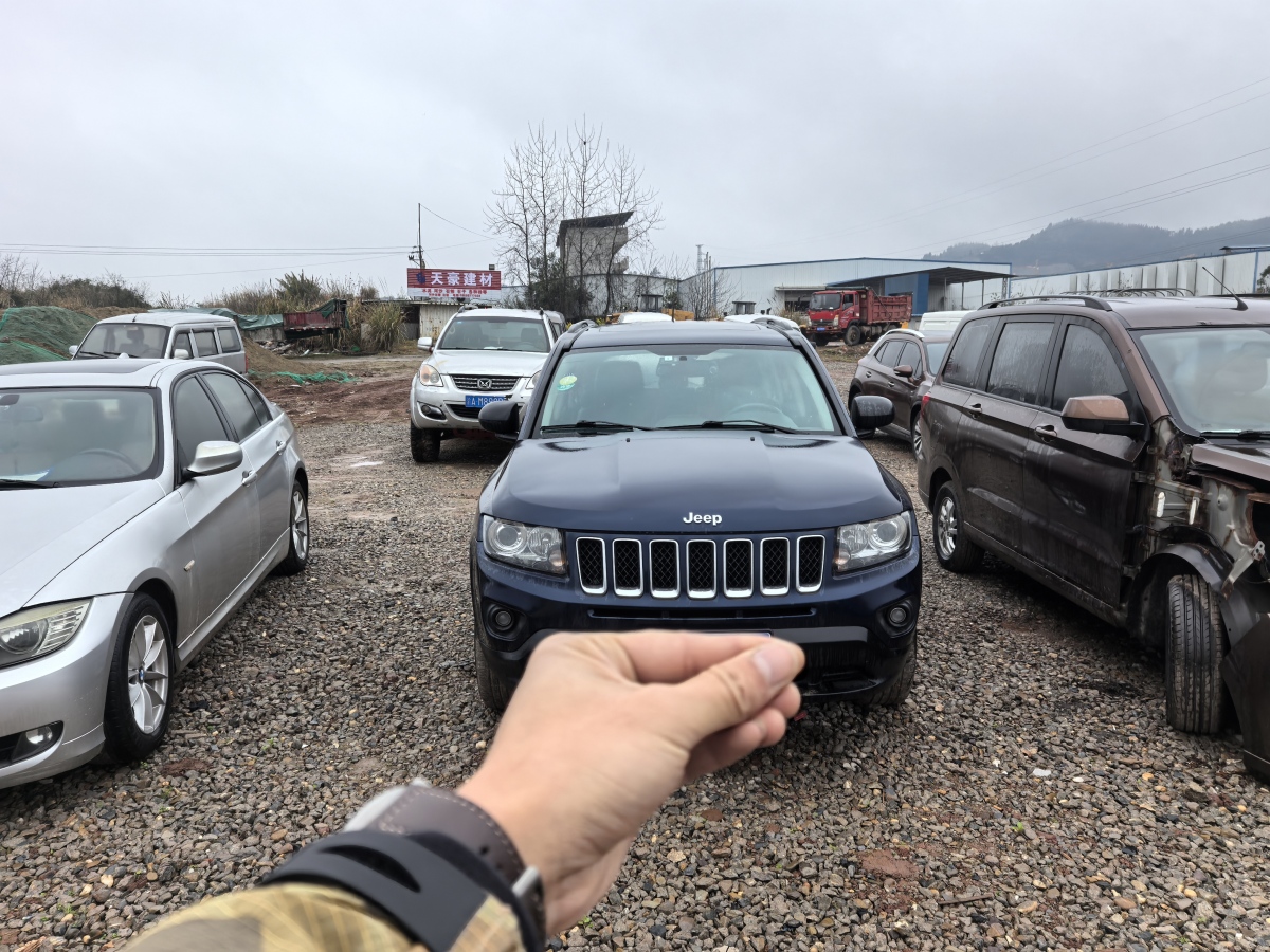 2013年11月Jeep 指南者  2014款 2.0L 兩驅(qū)都市版