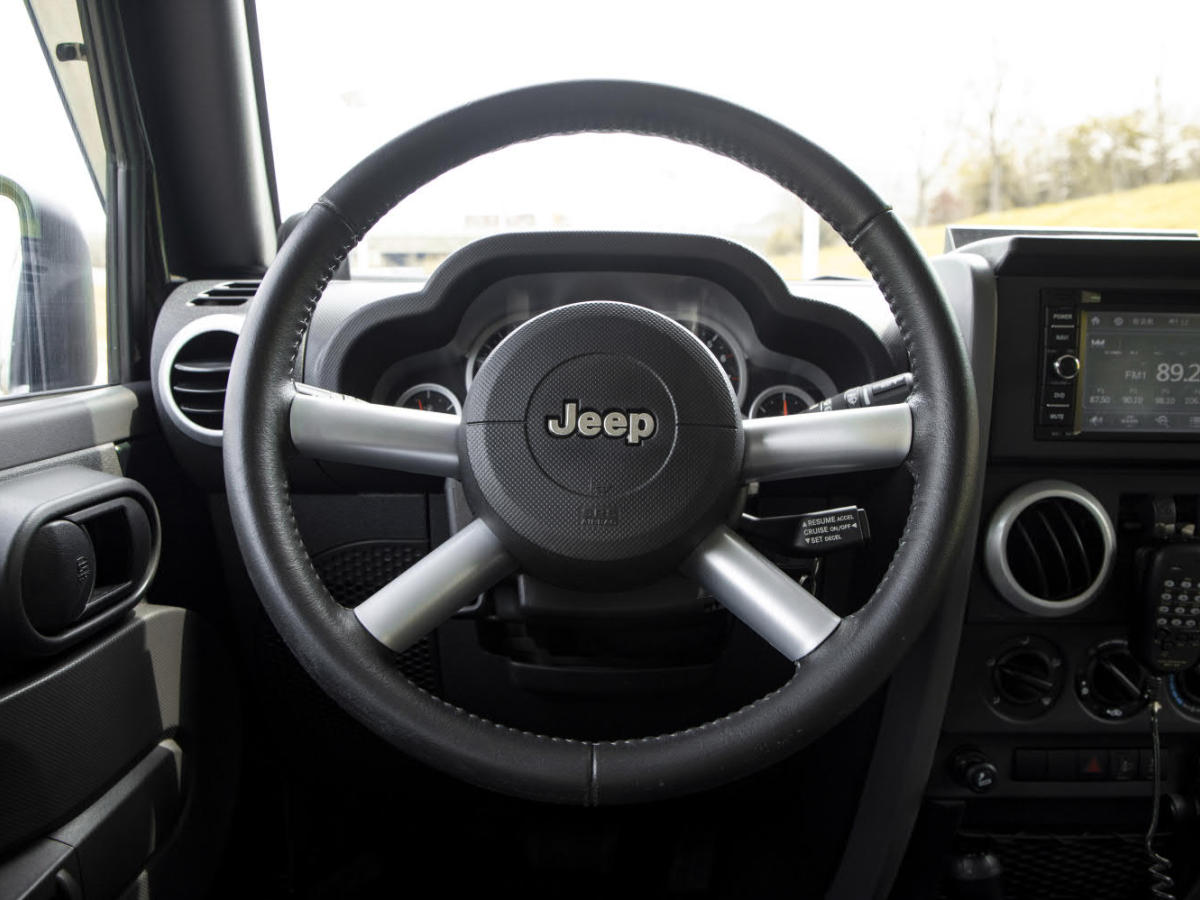2010年9月Jeep 牧马人  2010款 3.8L Sahara 两门版