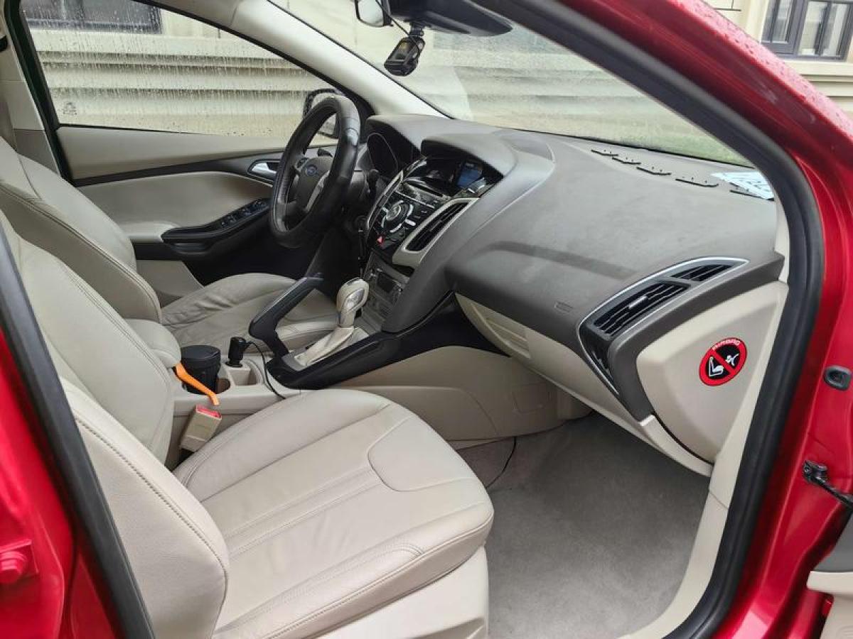 Ford Fox2012 three compartment 1.6L automatic noble图片