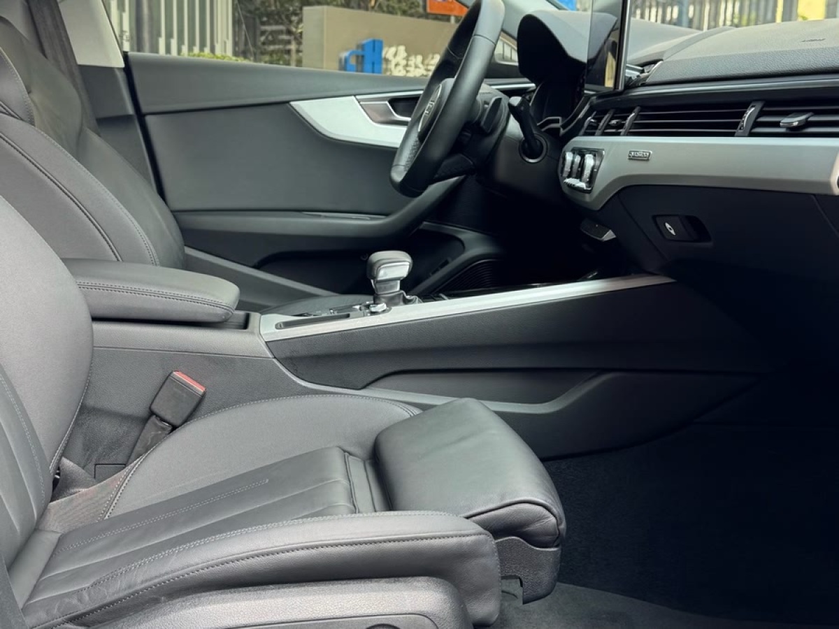 奧迪 奧迪A5  2023款 Sportback 40 TFSI quattro 豪華動(dòng)感型圖片