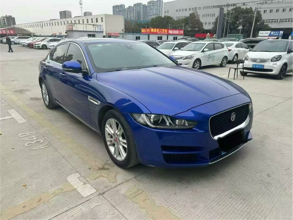 捷豹 XE  2018款 2.0T 200PS 兩驅(qū)R-Sport運(yùn)動(dòng)版圖片