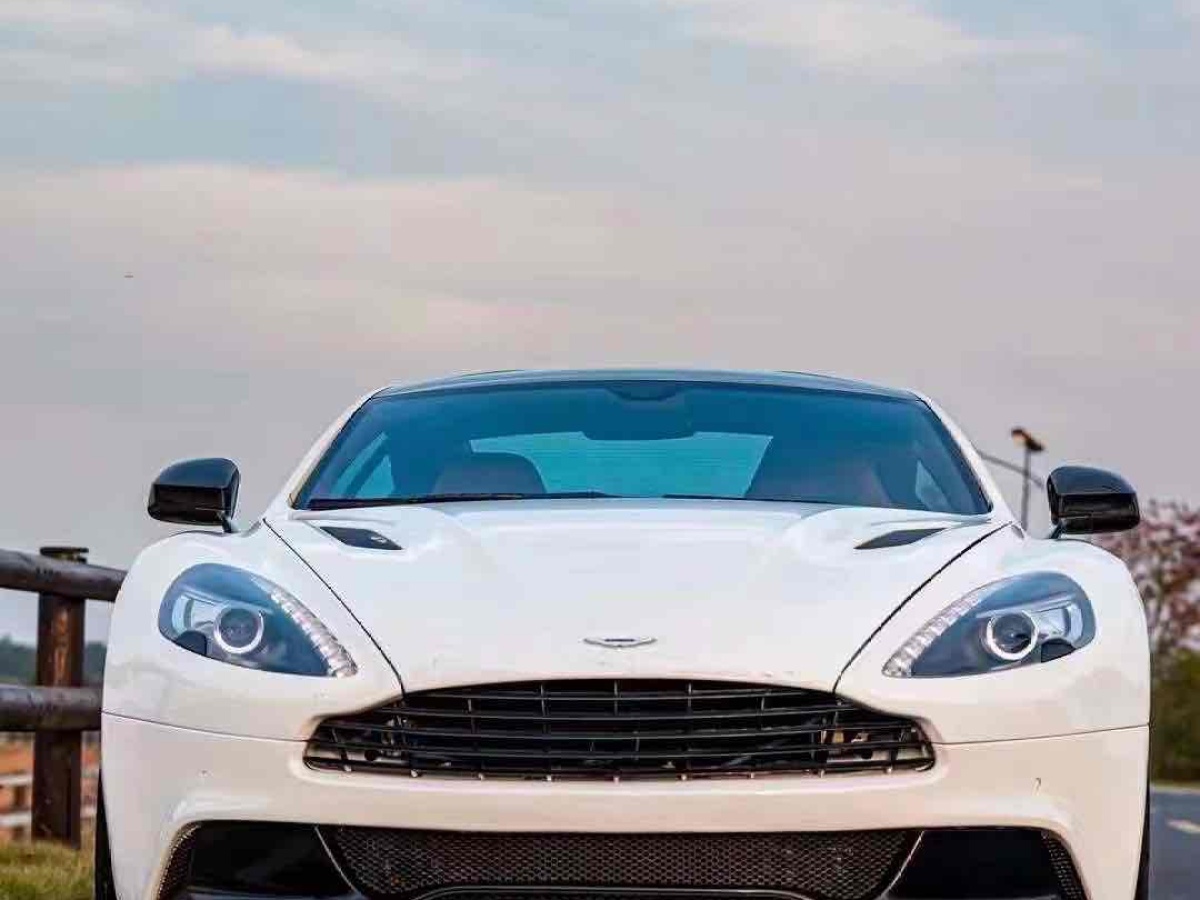 阿斯頓·馬丁 Vanquish  2013款 6.0L 標(biāo)準(zhǔn)型圖片