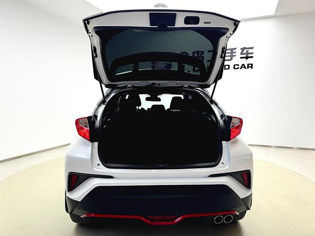 豐田 C-HR  2018款 2.0L 領(lǐng)先天窗版 國V圖片