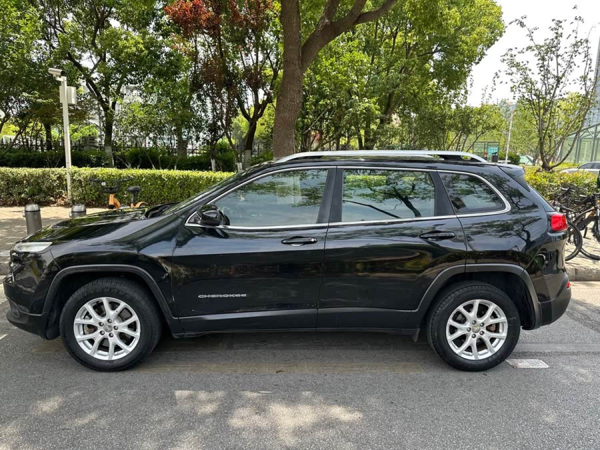 Jeep 自由光  2016款 2.4L 領(lǐng)先版圖片