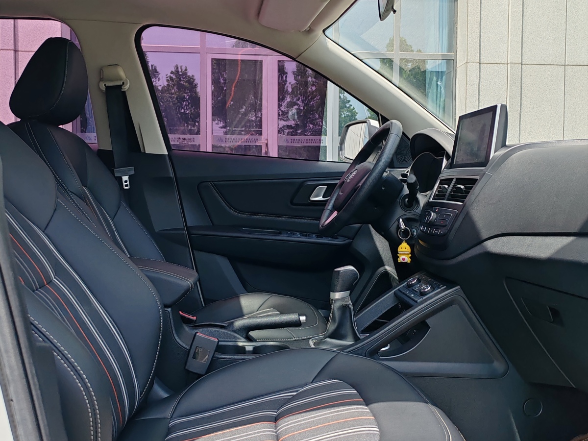 奔騰 X40  2017款 1.6L 手動豪華型圖片