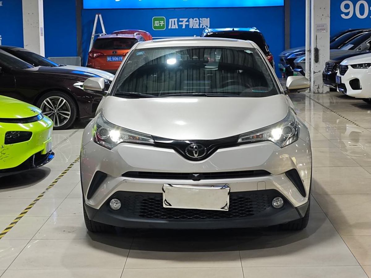 豐田 C-HR  2020款 2.0L 領(lǐng)先版圖片