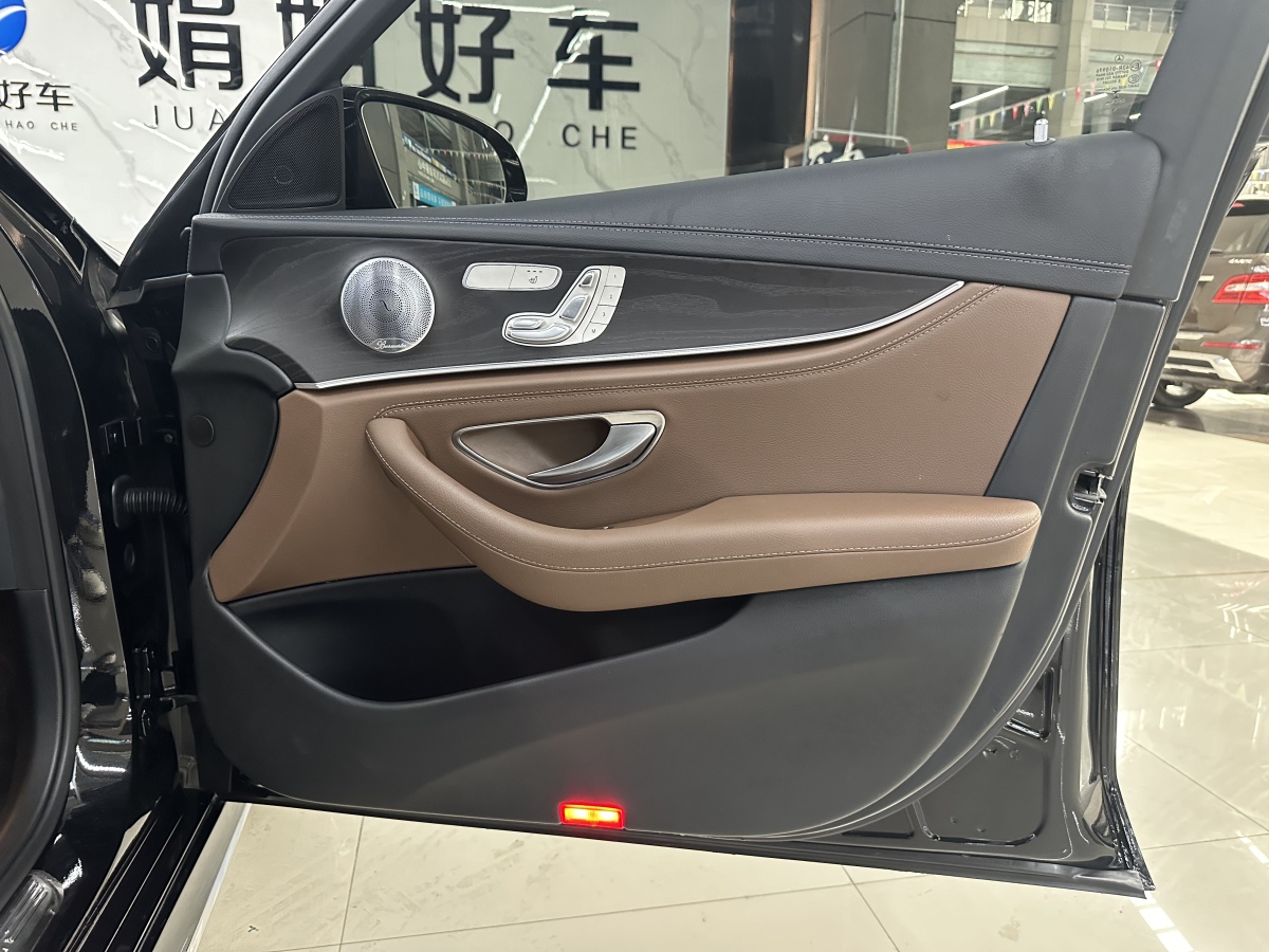 奔馳 奔馳E級(jí)  2020款 改款 E 300 L 運(yùn)動(dòng)殊享版圖片