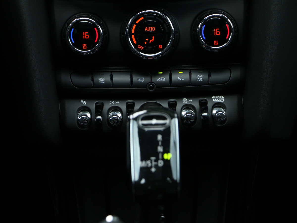 MINI MINI  2022款 改款 1.5T COOPER 經(jīng)典派 五門版圖片
