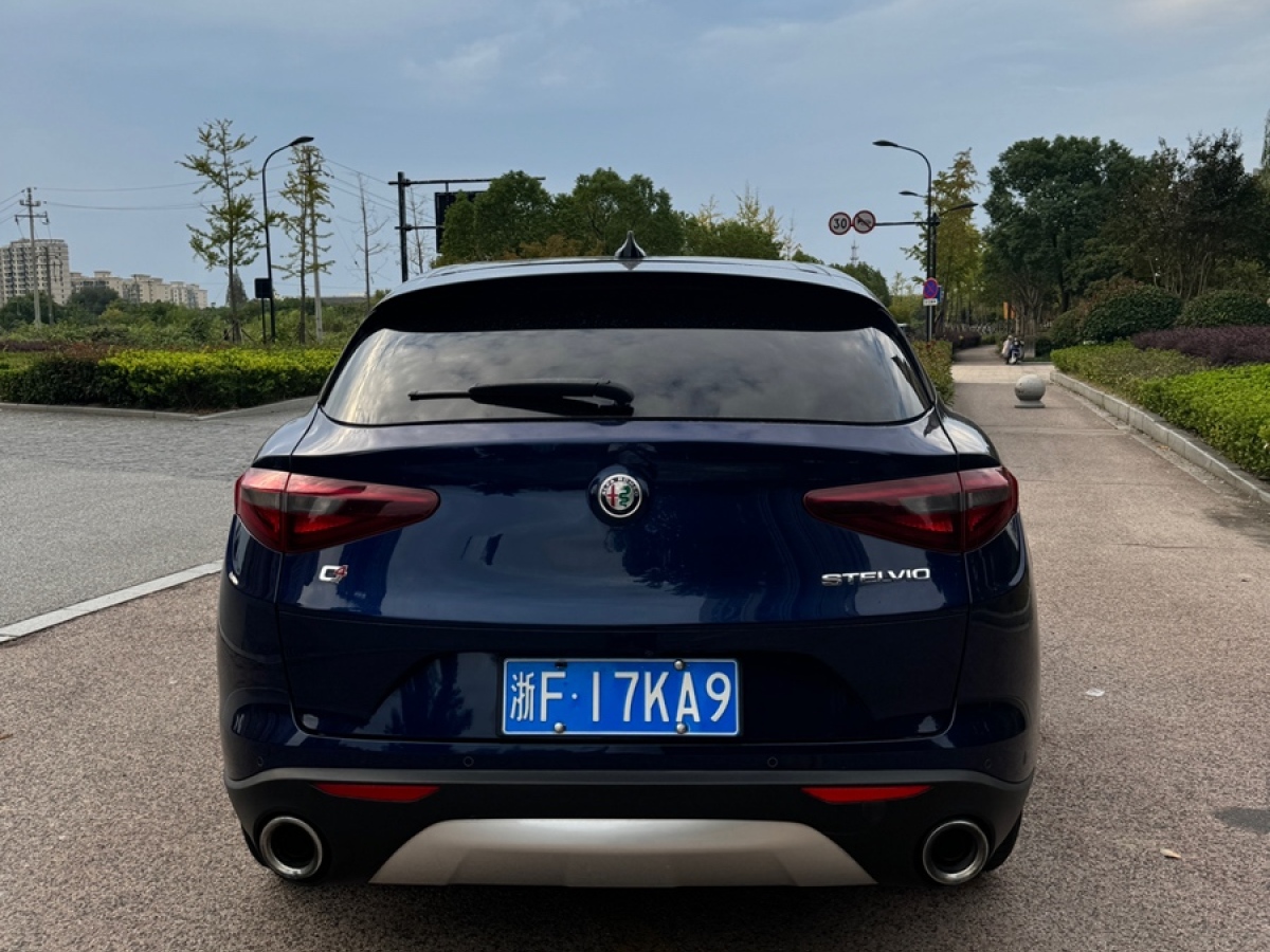 2019年4月阿爾法·羅密歐 Stelvio  2017款 2.0T 200HP 精英版