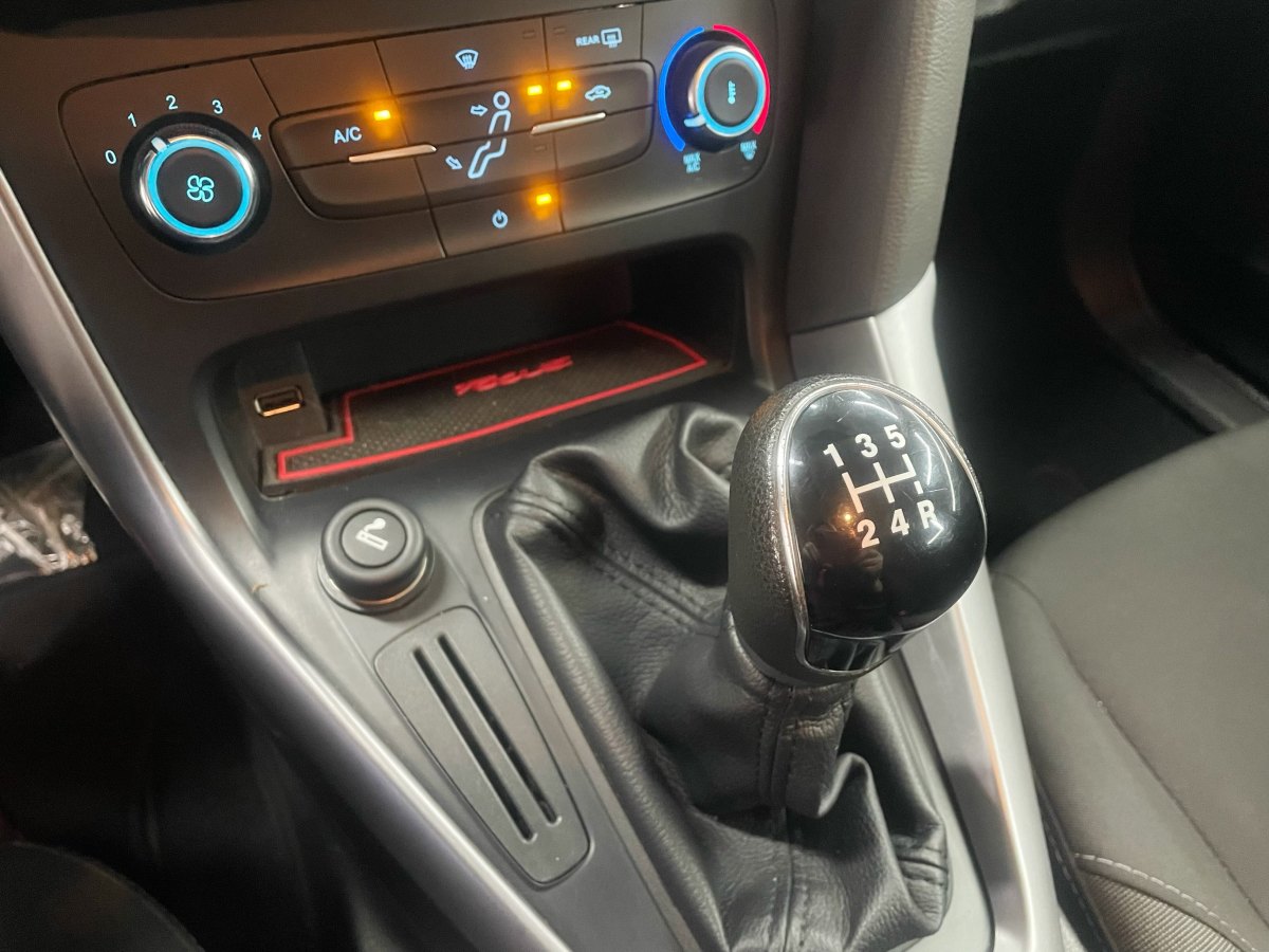 福特 福克斯  2015款 两厢 1.6L 手动舒适型图片